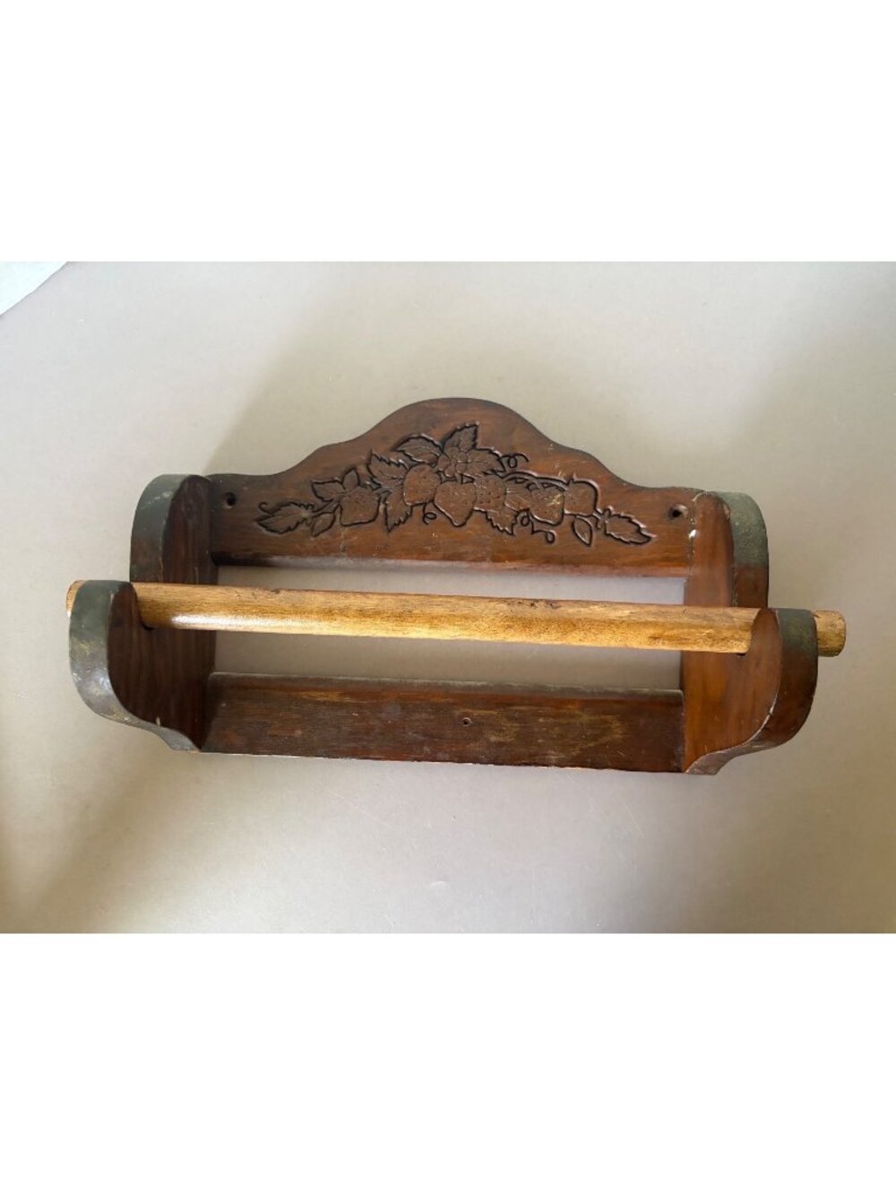Vintage Wooden Wall-Mounted Paper Towel Holder With Carved Strawberry Design Rus